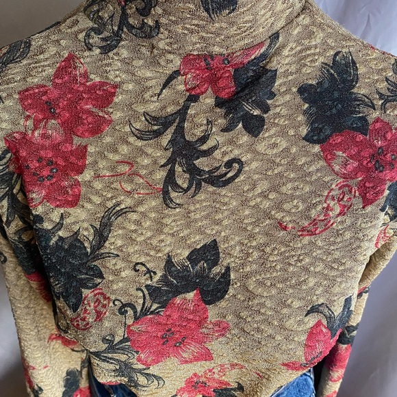 Floral printed turtle neck top - Picture 7 of 10